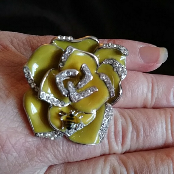 Ring - Picture 3 of 4